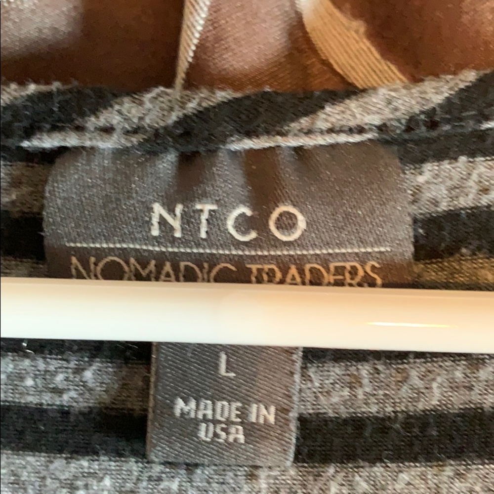 Top - Picture 2 of 3